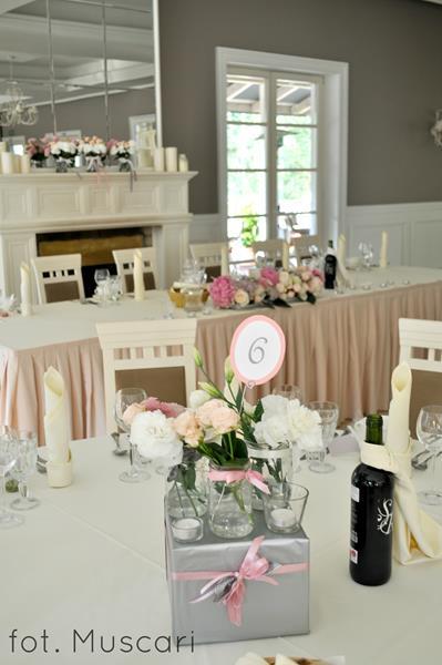 wesele - vintage - dekoracje stołów