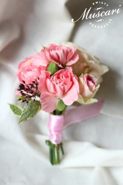 korsarz ślubny - broszka ze świezych kwiatów