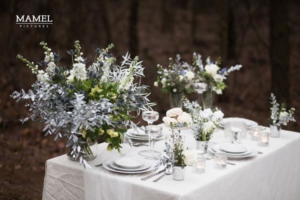 kwiaty i nakrycie stołu na weselu