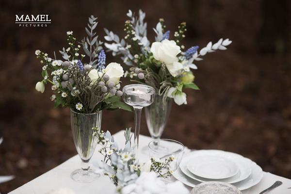 kwiaty w bukietach na wesele