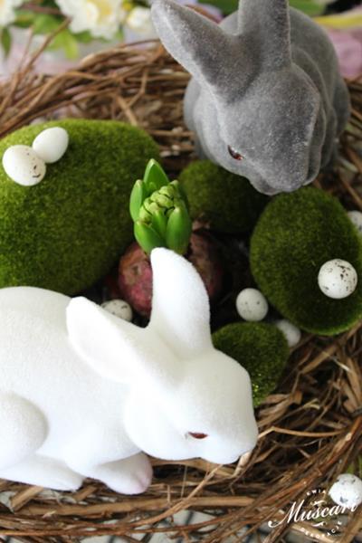 wiosenne króliki w dekoracjach do biura
