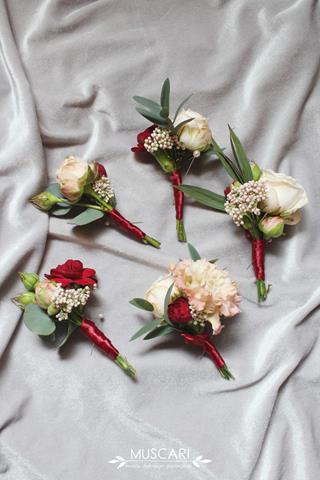 bukiety kwiatów - ozdoby butonierek