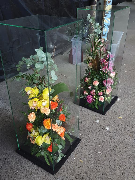 kwiatowe kompozycje w szklanych kubikach (3)