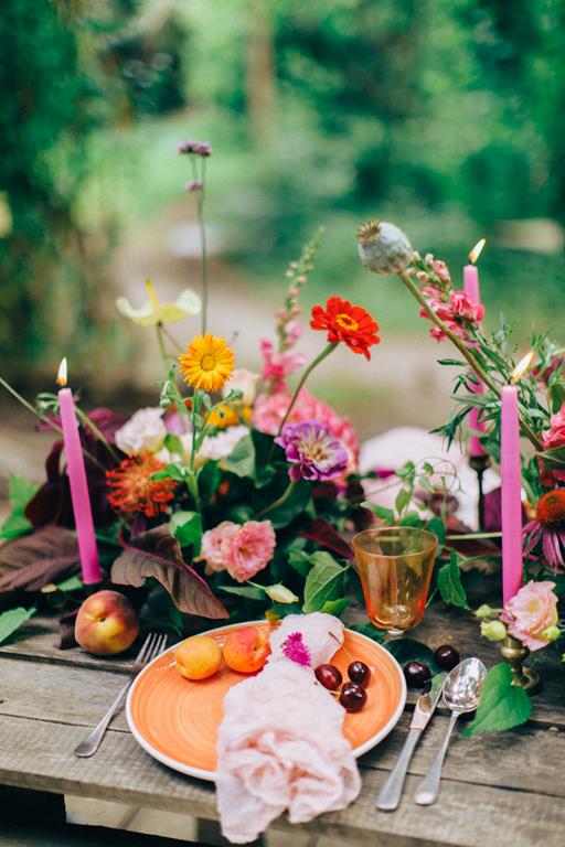 kwiaty i ozdoby - stoł weselny w stylu boho