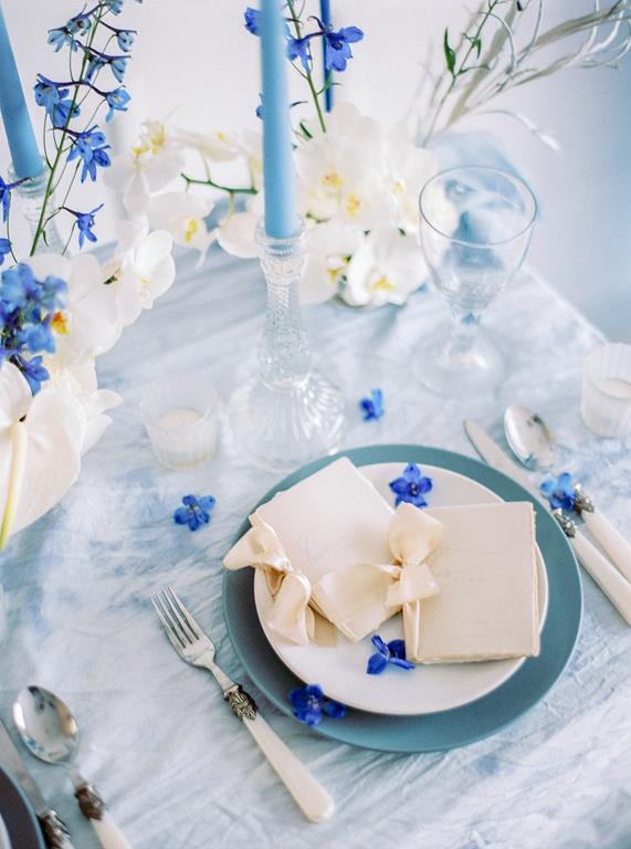 dekoracja stołu na wesele - propozycja nakrycia - niebieski motyw