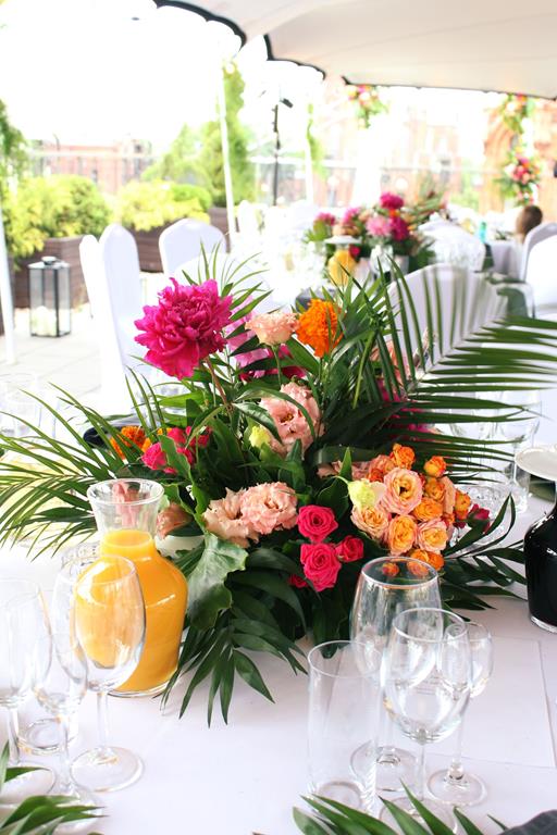 kwiaty i zieleń na stole