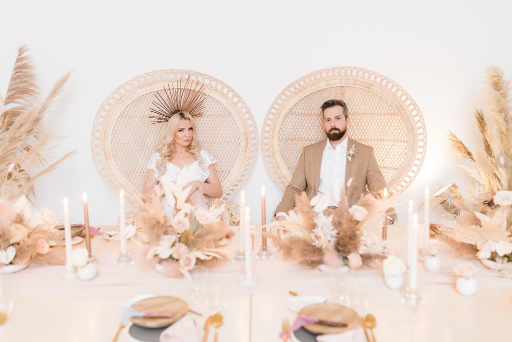 wesele eko - dekoracja stołu pary młodej