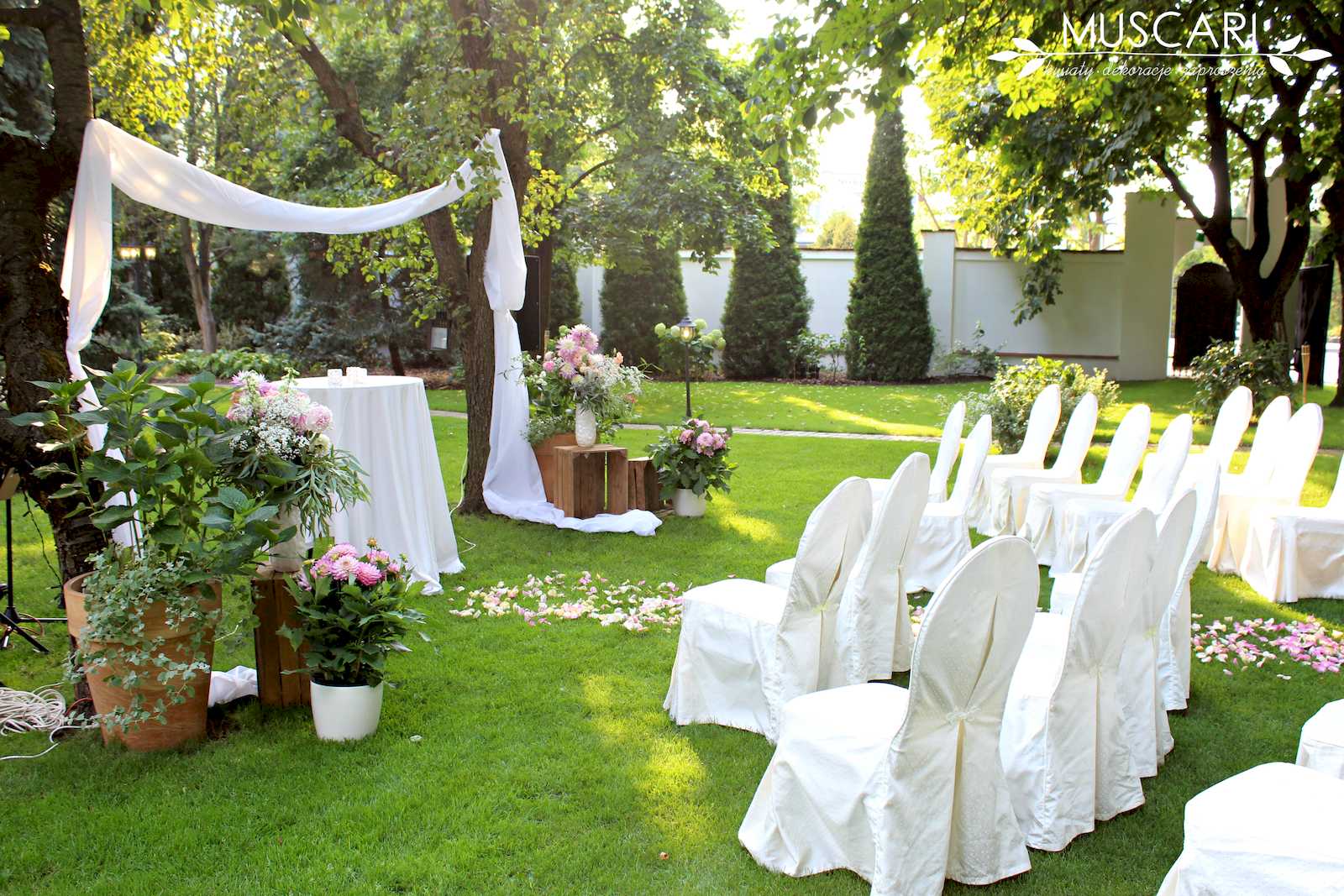 ślub cywilny w plenerze - ogród Villa Julianna 
